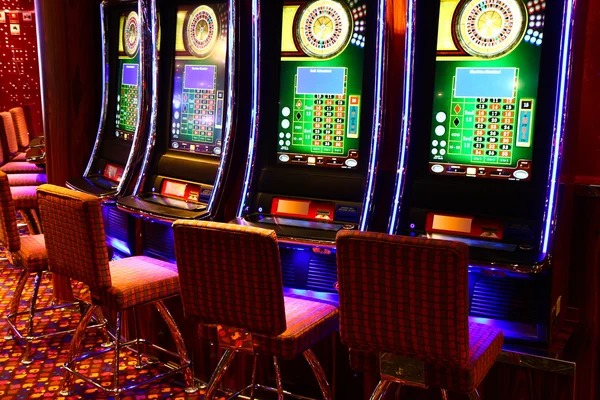 cair toto platform interface showing slot games and live dealer tables